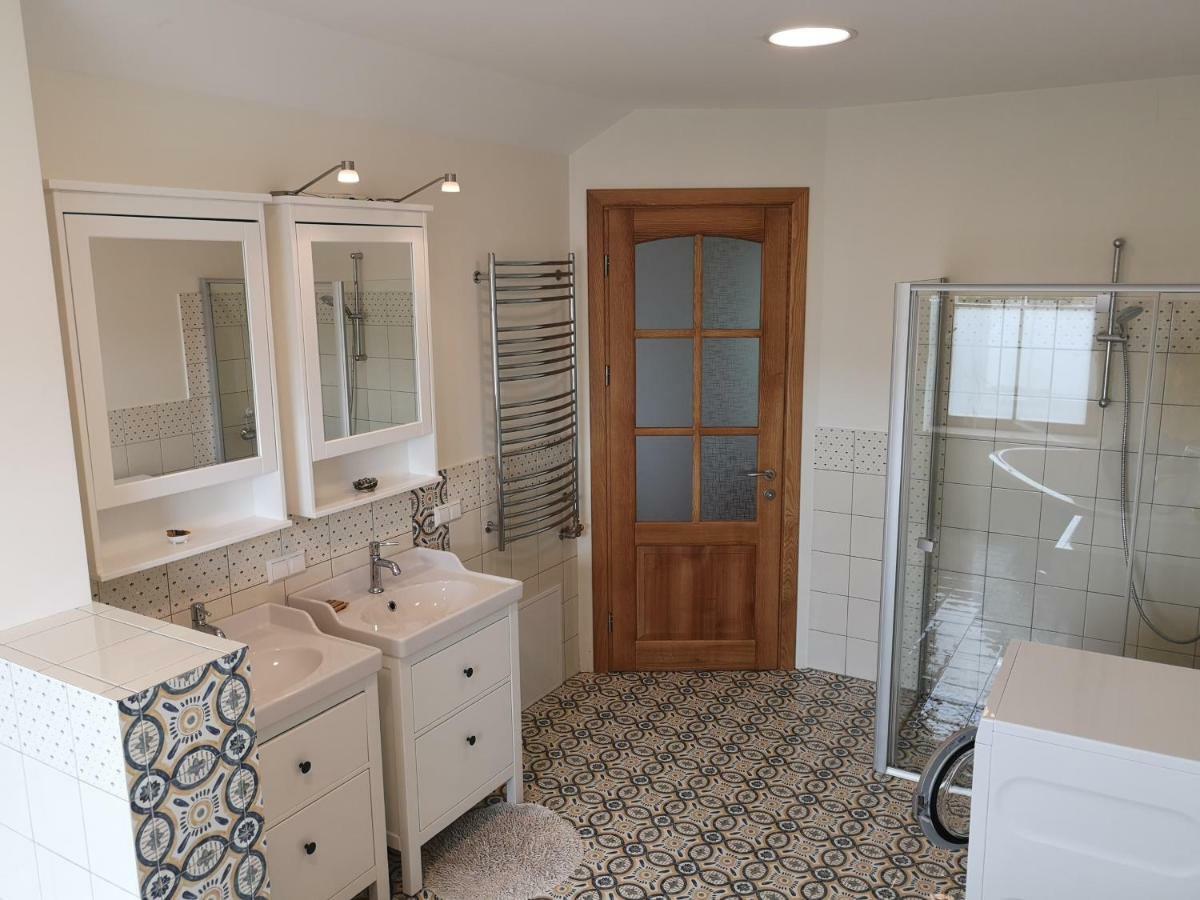 9 Min From Palanga! Luxury House On The River And Sauna Kretinga Eksteriør bilde